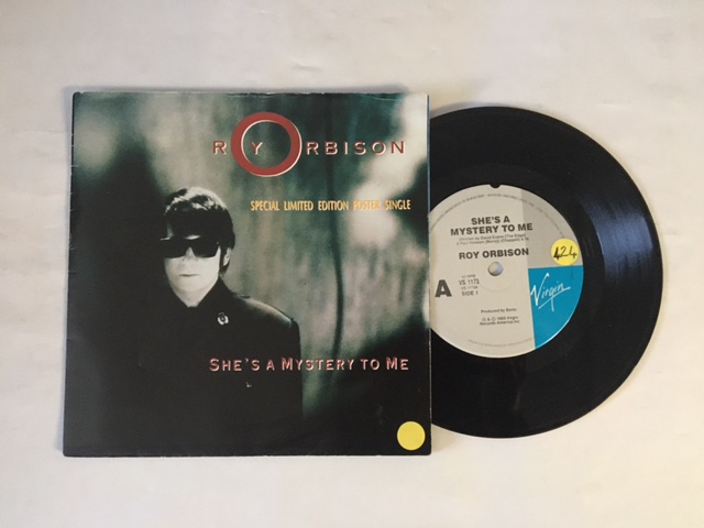 ORBISON ROY - SHE'S A MYSTERY TO ME / CRYING