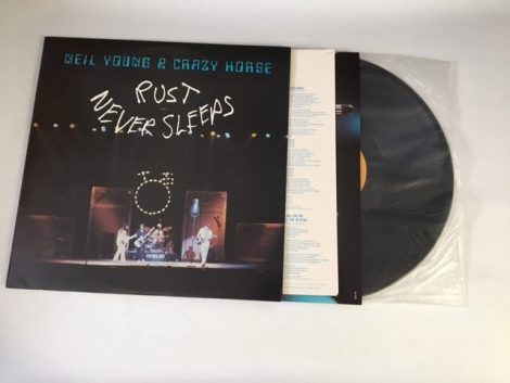 NEIL YOUNG RUST NEVER SLEEPS